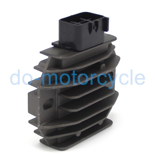 Regolatore raddrizzatore per